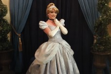 How to Dine with Disneyland Characters